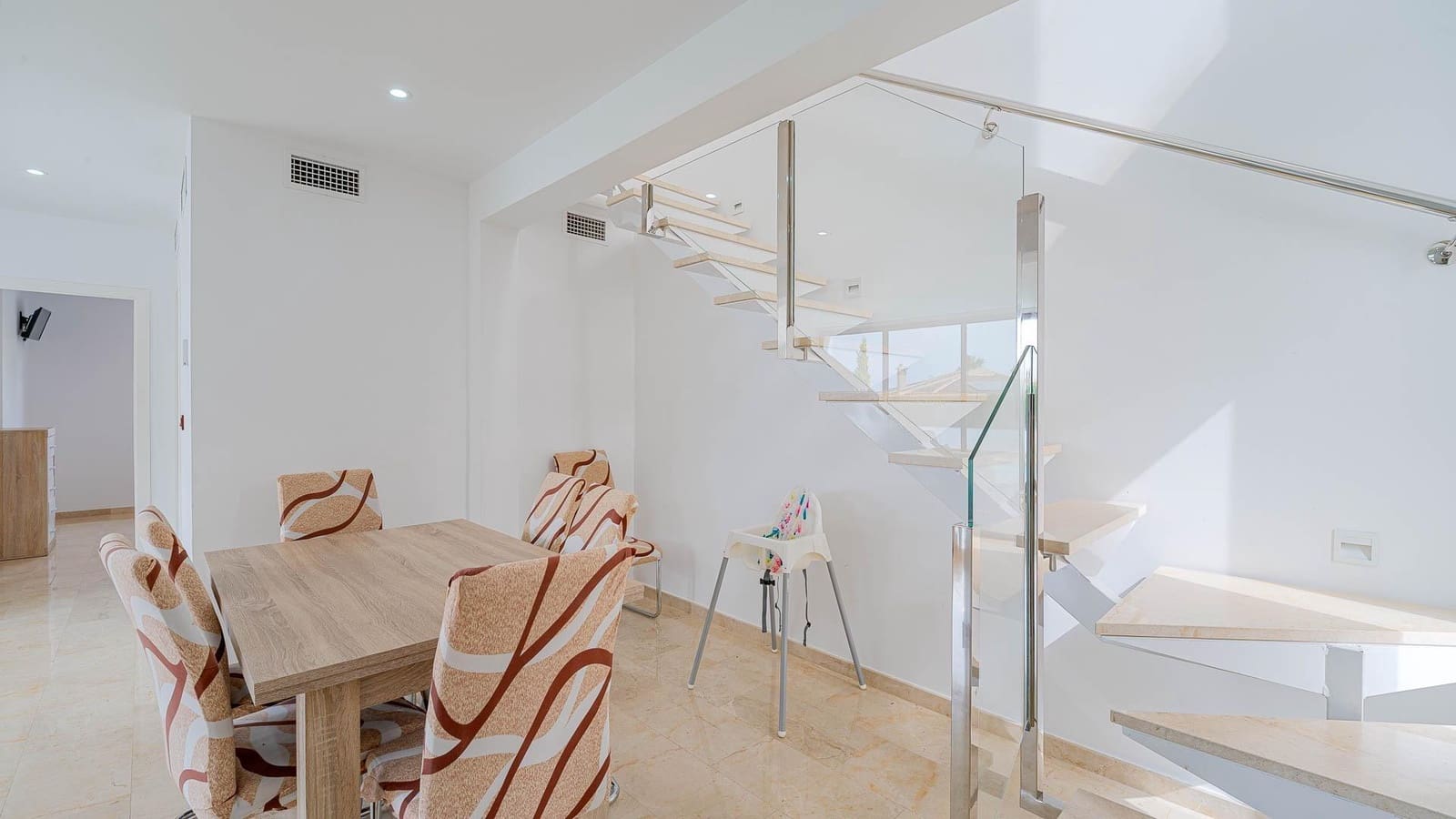 6 bedroom Villa for sale in Rojales with pool - € 565,000 (Ref: 9659599)