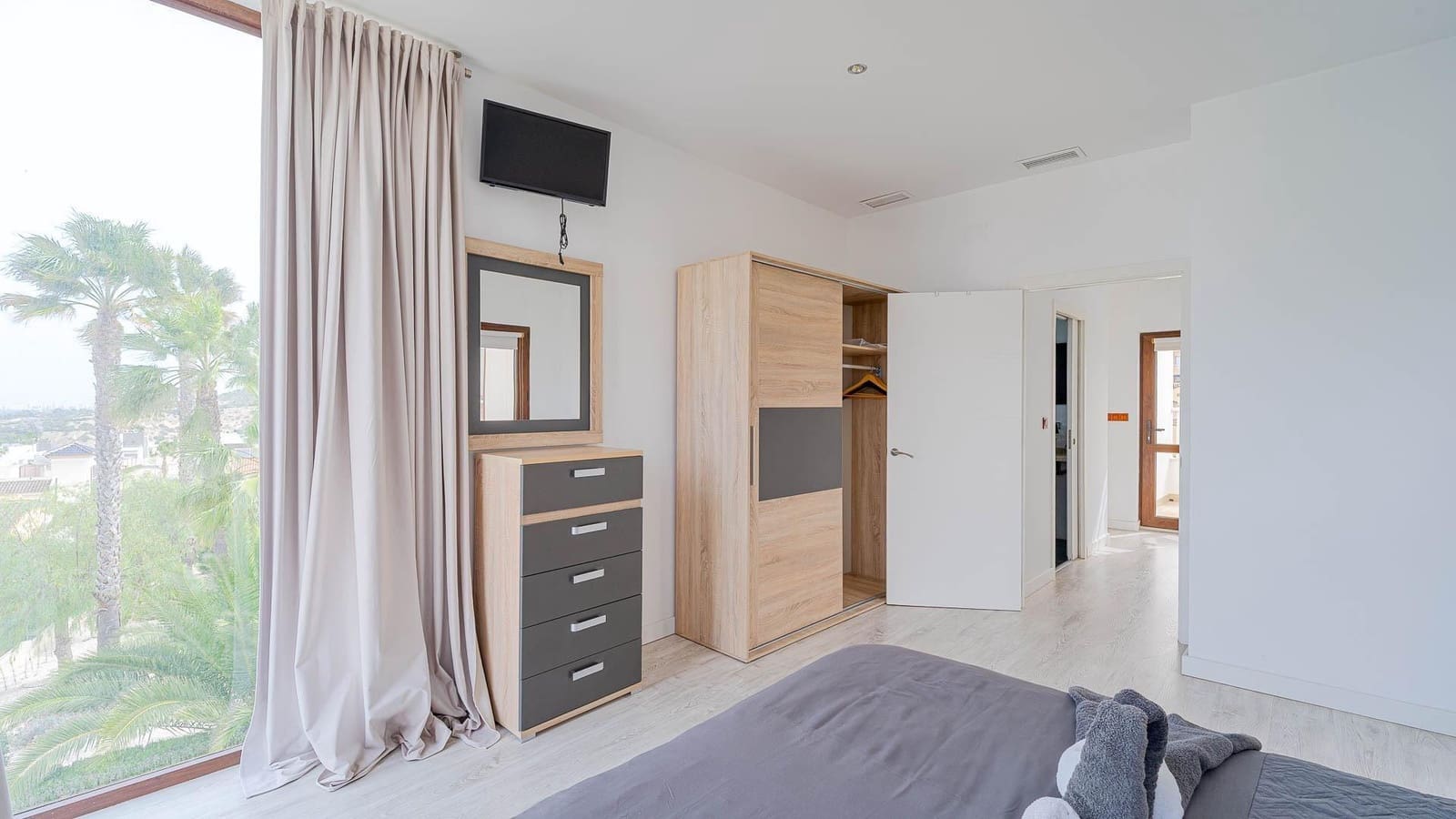 6 bedroom Villa for sale in Rojales with pool - € 565,000 (Ref: 9659599)