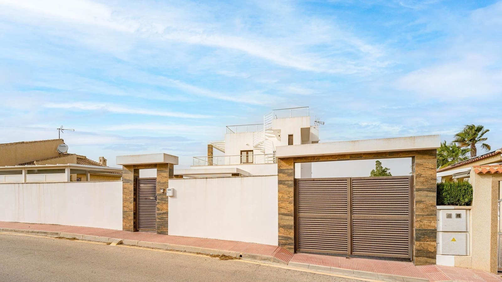 6 bedroom Villa for sale in Rojales with pool - € 565,000 (Ref: 9659599)