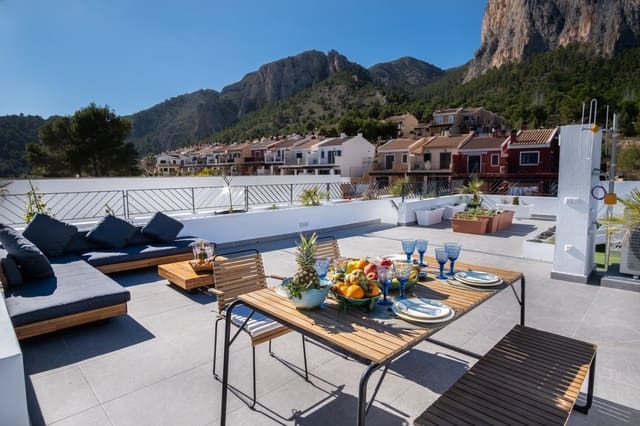3 soveværelse Villa til salg i Polop med swimmingpool garage - € 625.000 (Ref: 9934646)