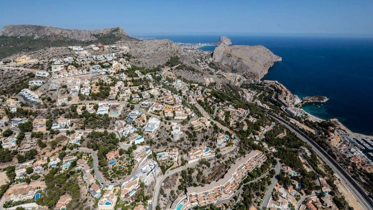 4 bedroom Villa for sale in Altea with pool garage - € 2,090,000 (Ref: 9948156)