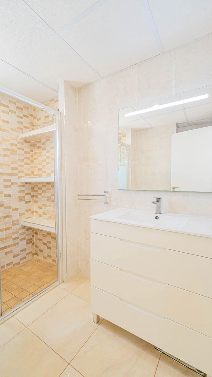 4 makuuhuone Huvila myytävänä paikassa Torrevieja mukana uima-altaan - 650 000 € (Ref: 9994414)