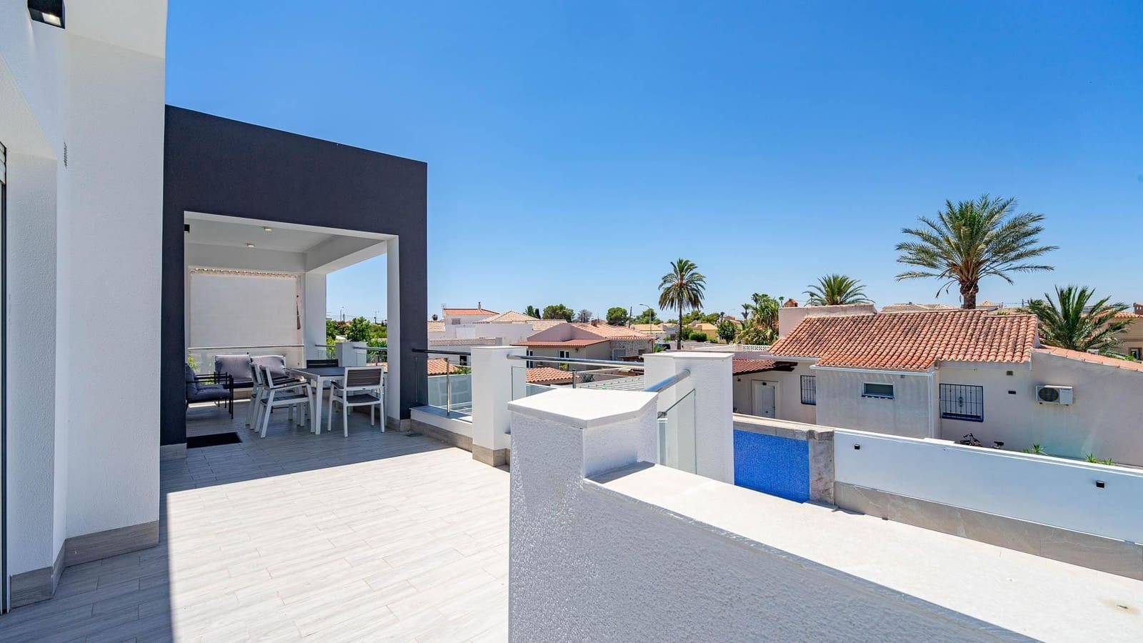 4 makuuhuone Huvila myytävänä paikassa Torrevieja mukana uima-altaan - 650 000 € (Ref: 9994414)