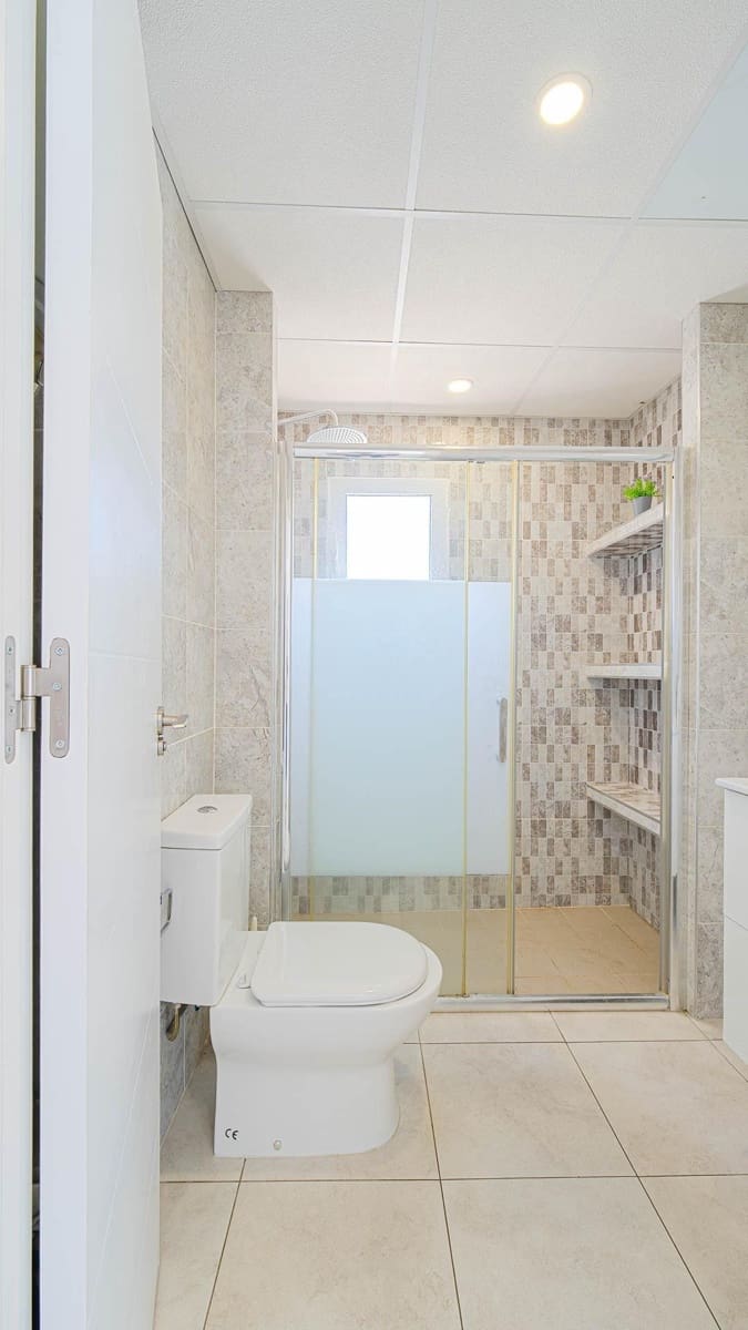 4 makuuhuone Huvila myytävänä paikassa Torrevieja mukana uima-altaan - 650 000 € (Ref: 9994414)