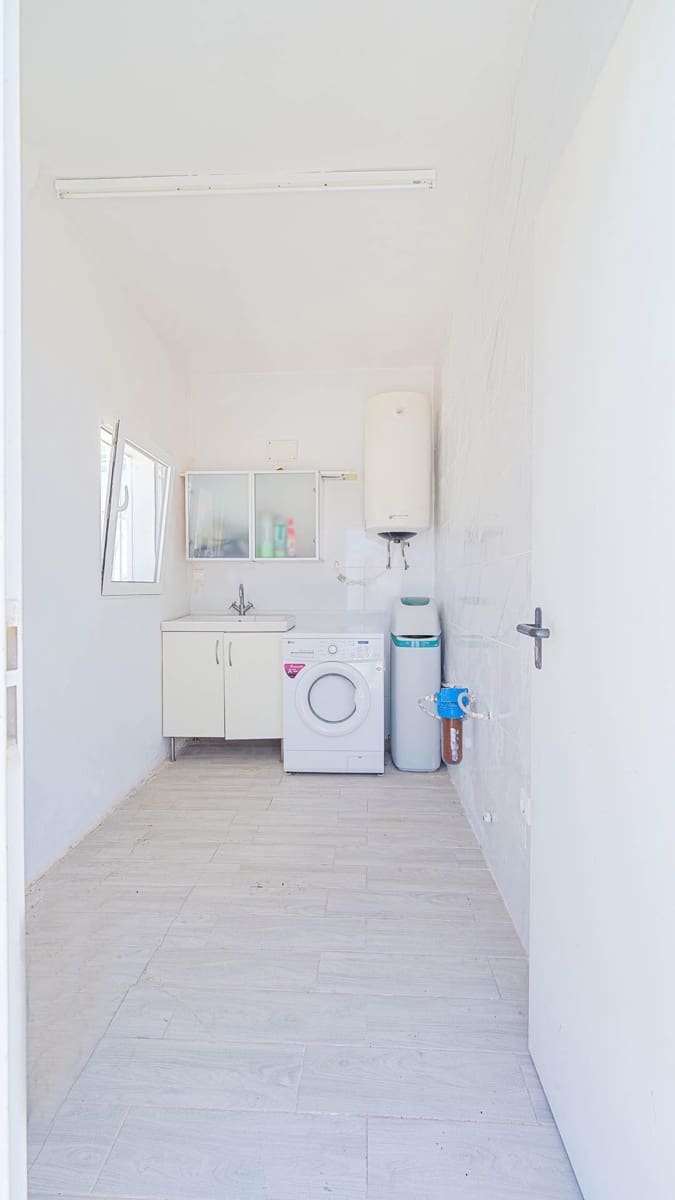 4 makuuhuone Huvila myytävänä paikassa Torrevieja mukana uima-altaan - 650 000 € (Ref: 9994414)