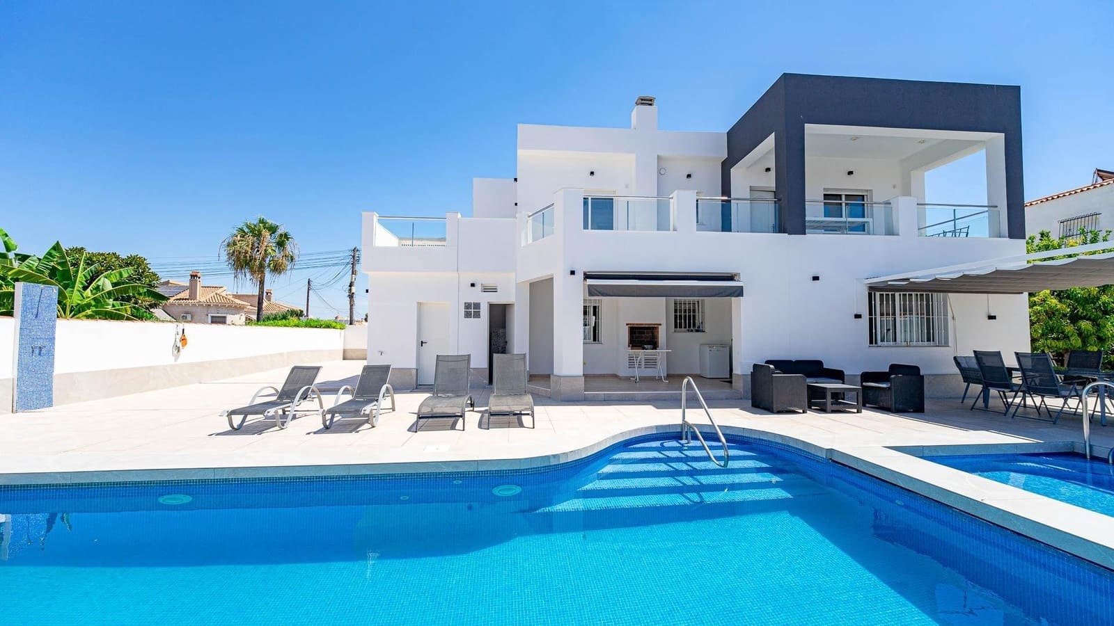 4 makuuhuone Huvila myytävänä paikassa Torrevieja mukana uima-altaan - 650 000 € (Ref: 9994414)