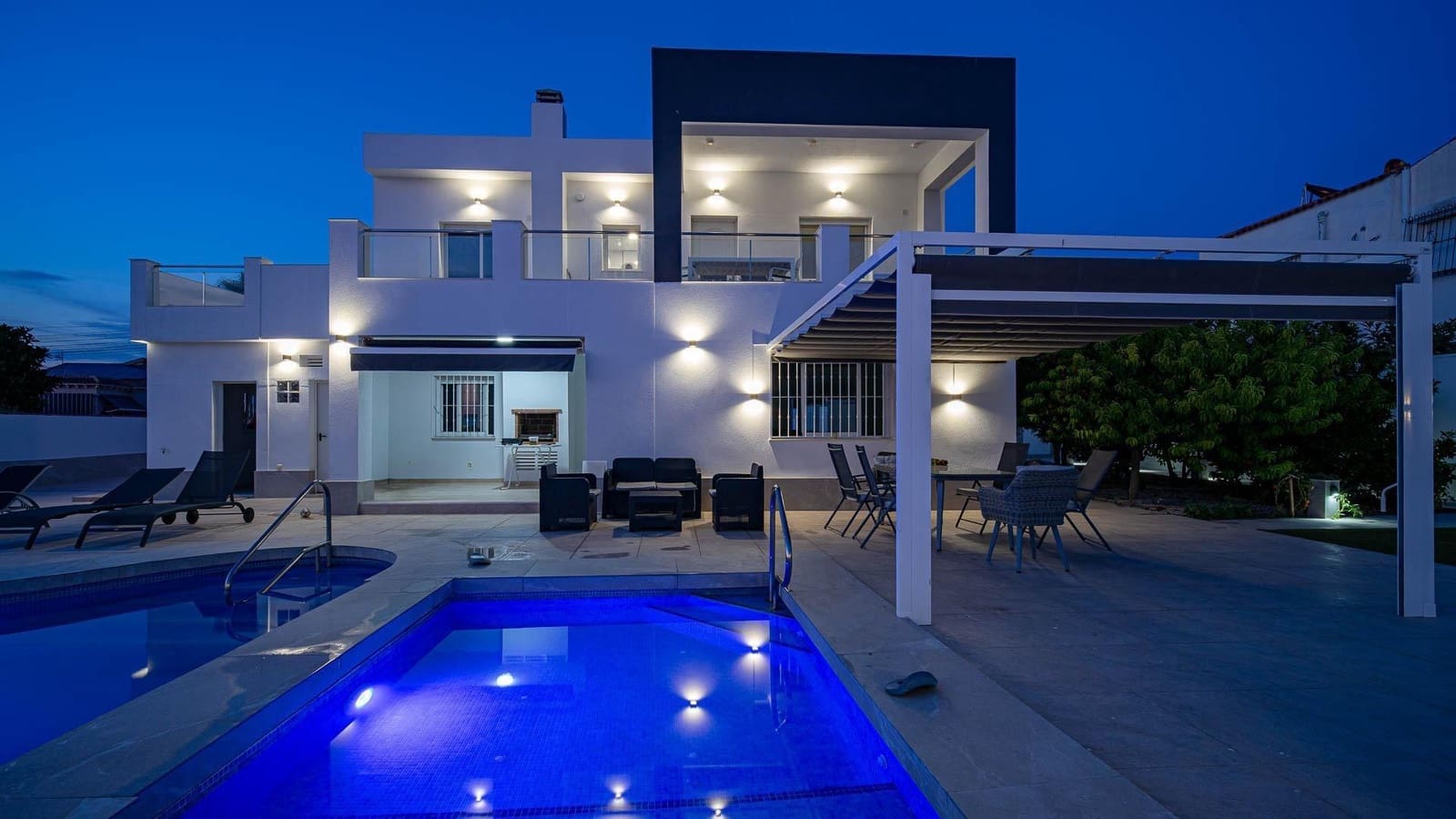 4 makuuhuone Huvila myytävänä paikassa Torrevieja mukana uima-altaan - 650 000 € (Ref: 9994414)