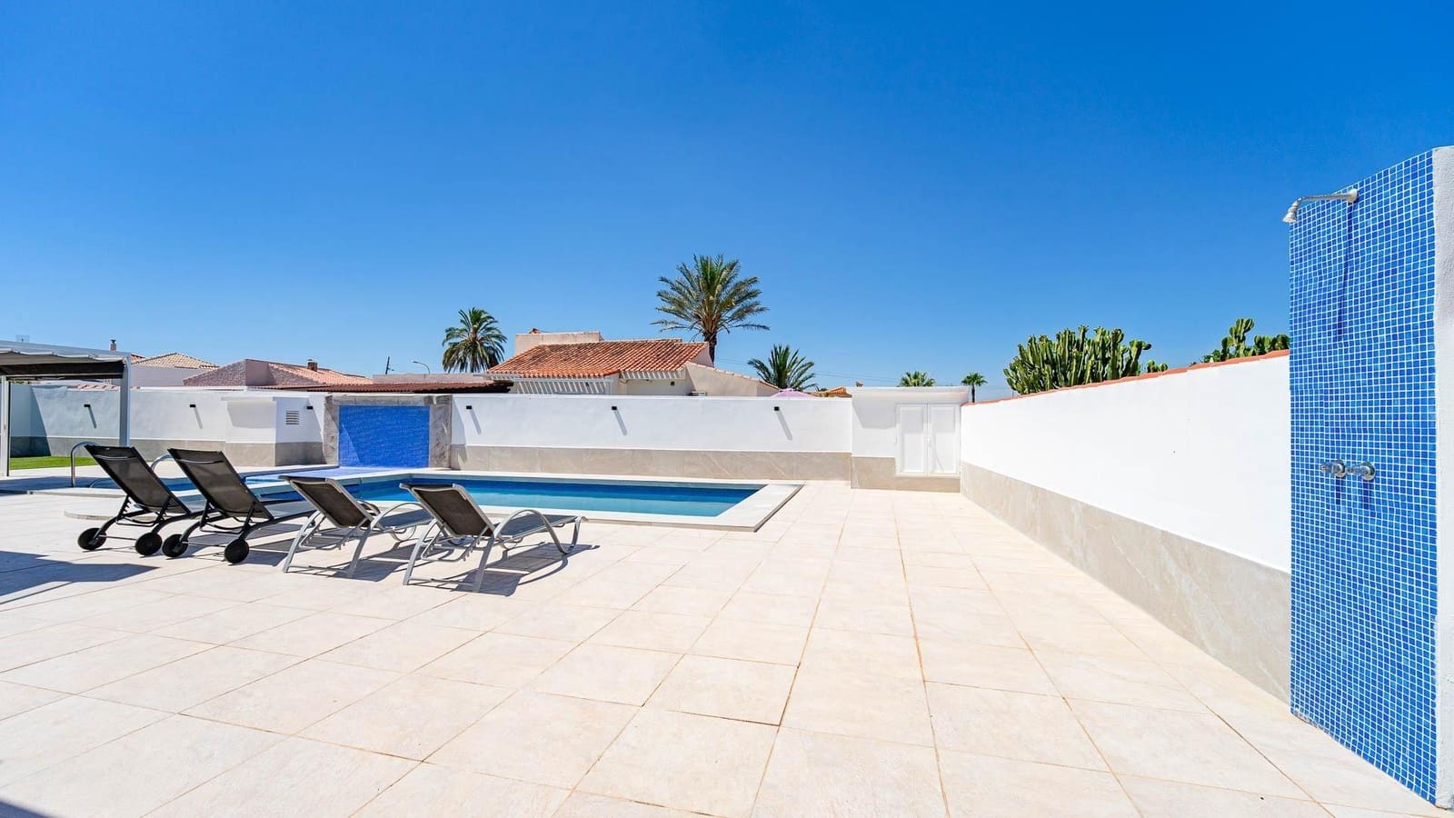 4 makuuhuone Huvila myytävänä paikassa Torrevieja mukana uima-altaan - 650 000 € (Ref: 9994414)