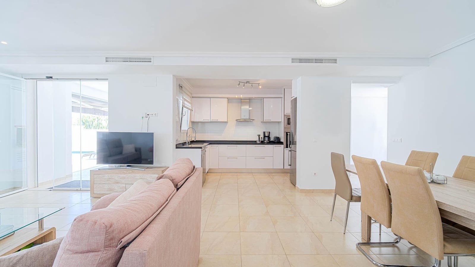 4 makuuhuone Huvila myytävänä paikassa Torrevieja mukana uima-altaan - 650 000 € (Ref: 9994414)
