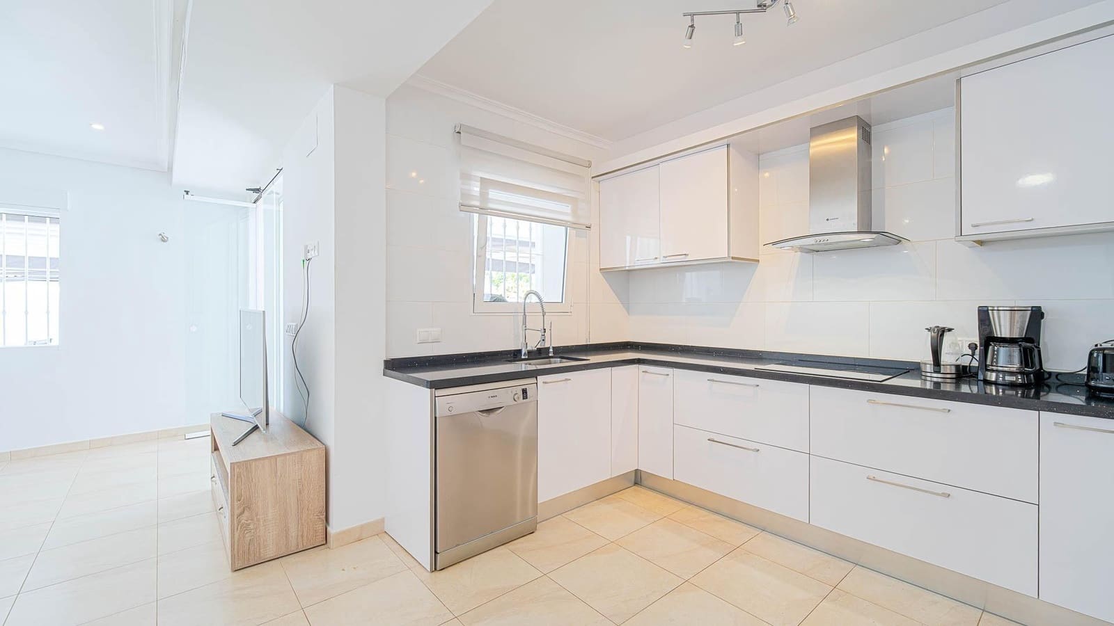 4 makuuhuone Huvila myytävänä paikassa Torrevieja mukana uima-altaan - 650 000 € (Ref: 9994414)