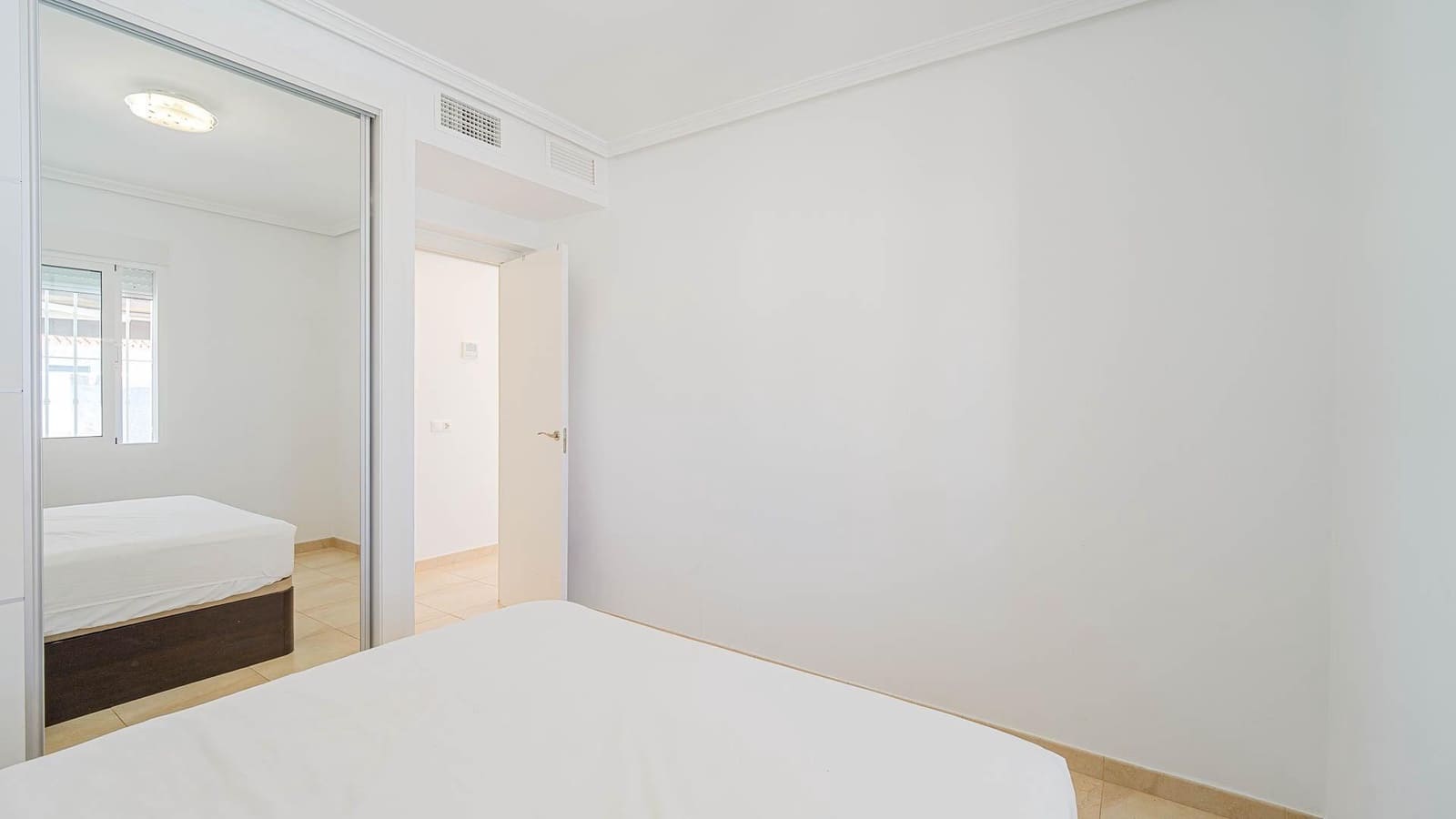 4 makuuhuone Huvila myytävänä paikassa Torrevieja mukana uima-altaan - 650 000 € (Ref: 9994414)