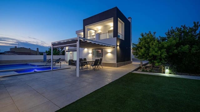 4 Zimmer Villa zu verkaufen in El Chaparral - La Siesta - La Torreta, Torrevieja mit Pool - 650.000 € (Ref: 9994414)