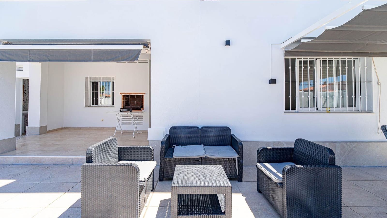 4 makuuhuone Huvila myytävänä paikassa Torrevieja mukana uima-altaan - 650 000 € (Ref: 9994414)