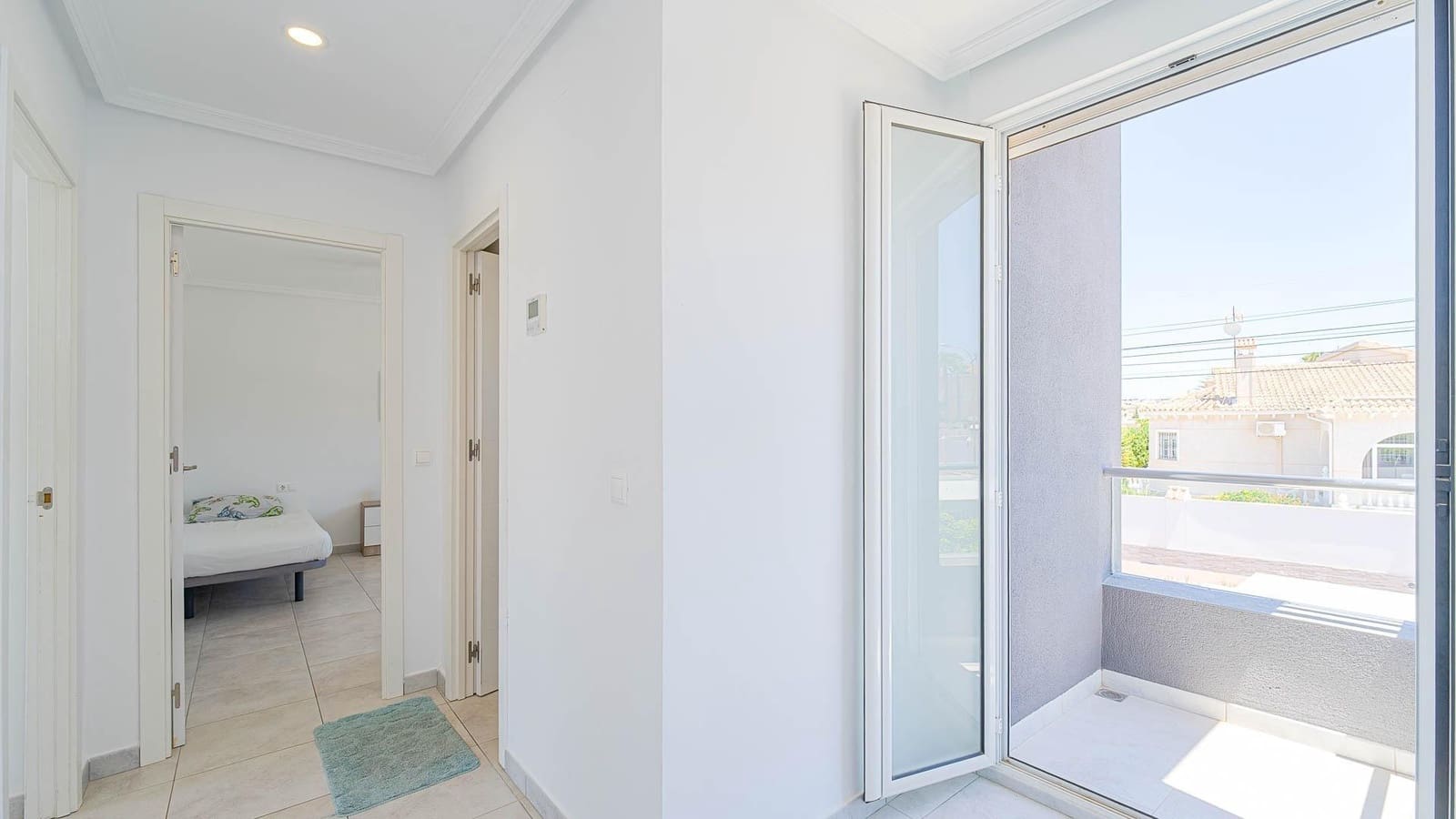 4 makuuhuone Huvila myytävänä paikassa Torrevieja mukana uima-altaan - 650 000 € (Ref: 9994414)