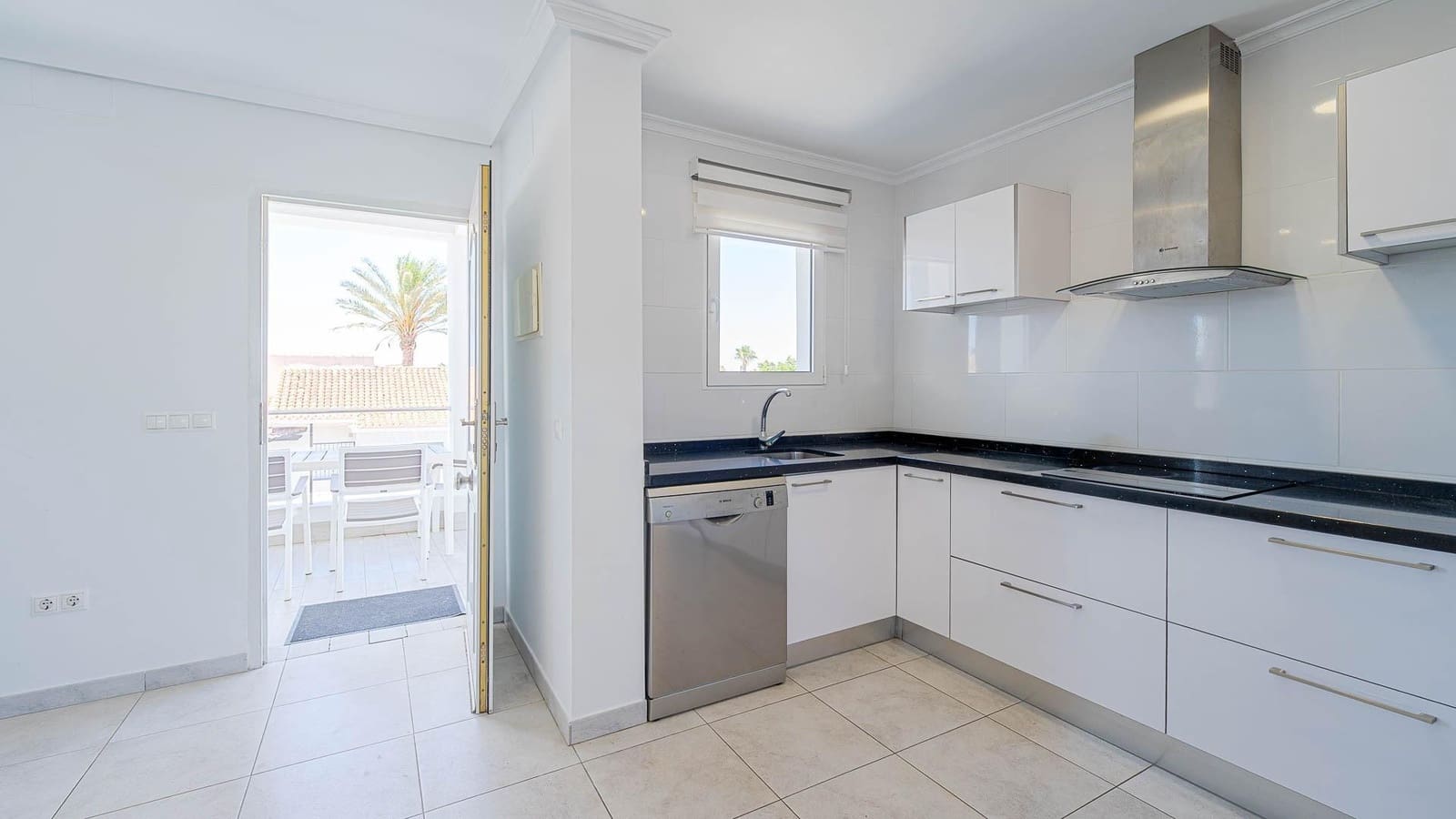 4 makuuhuone Huvila myytävänä paikassa Torrevieja mukana uima-altaan - 650 000 € (Ref: 9994414)