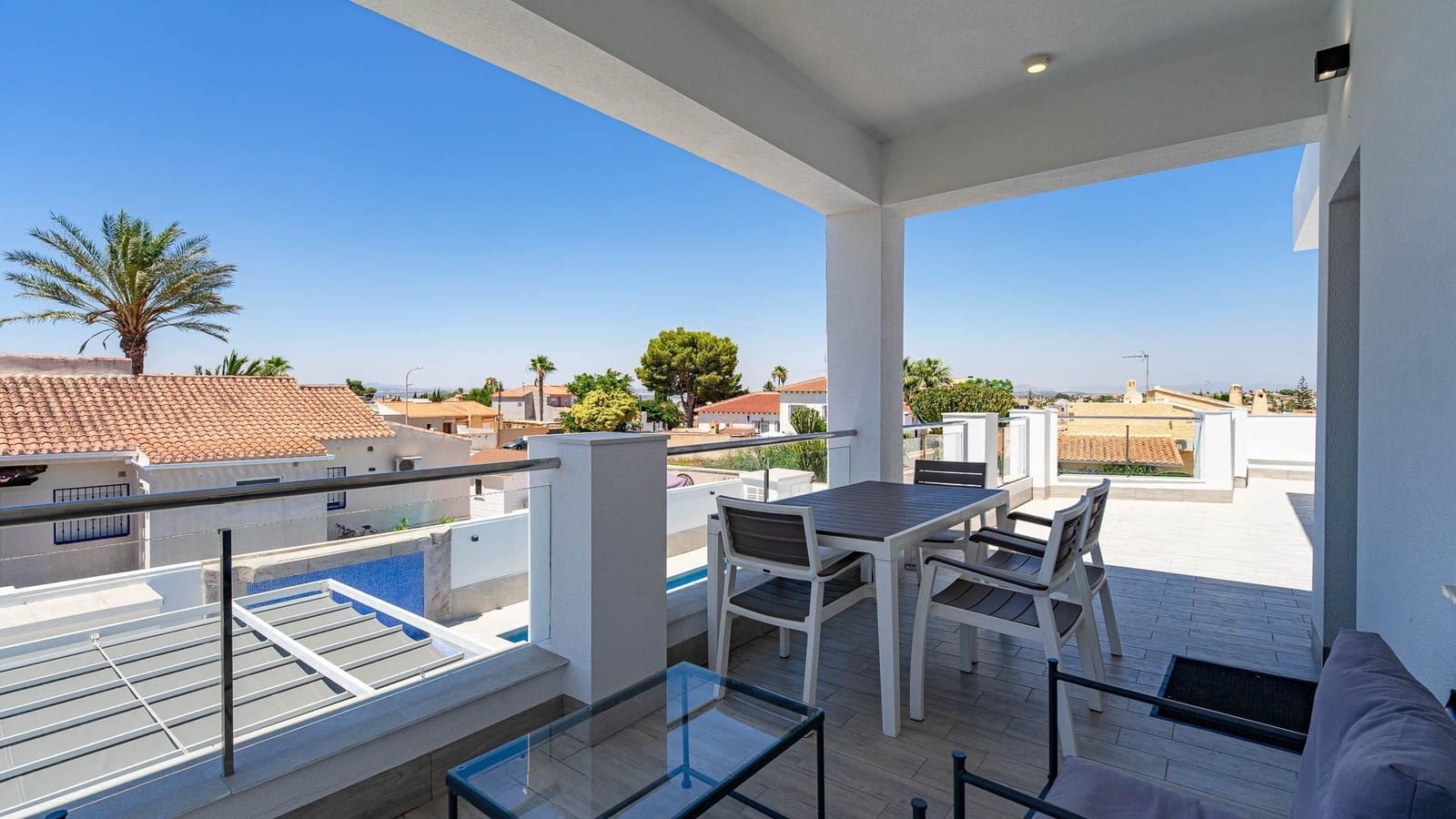 4 makuuhuone Huvila myytävänä paikassa Torrevieja mukana uima-altaan - 650 000 € (Ref: 9994414)