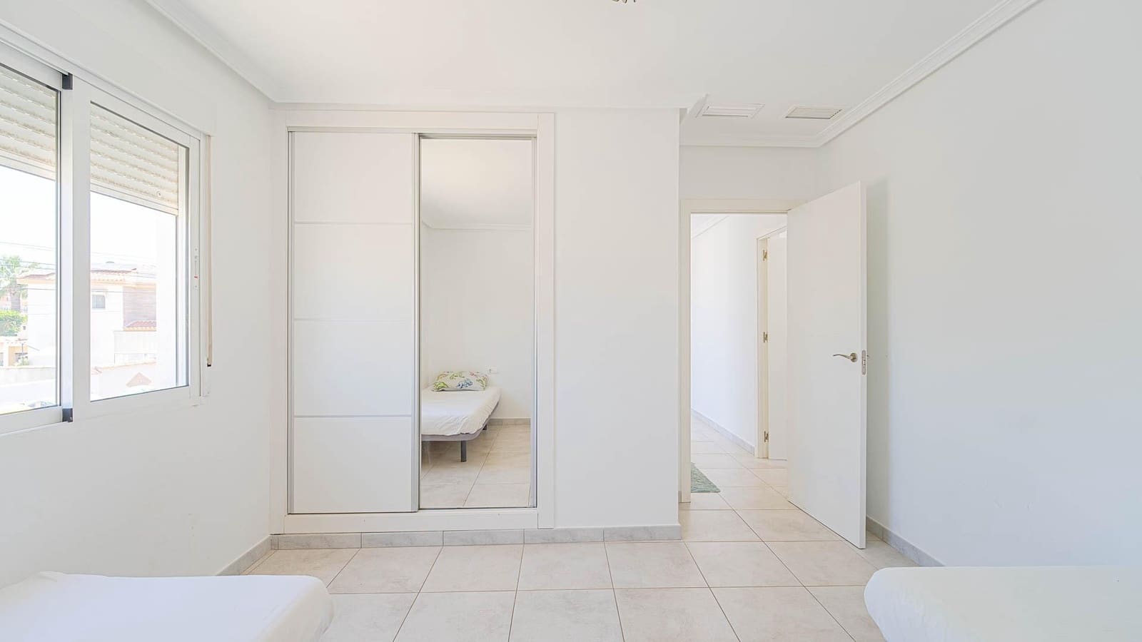 4 makuuhuone Huvila myytävänä paikassa Torrevieja mukana uima-altaan - 650 000 € (Ref: 9994414)
