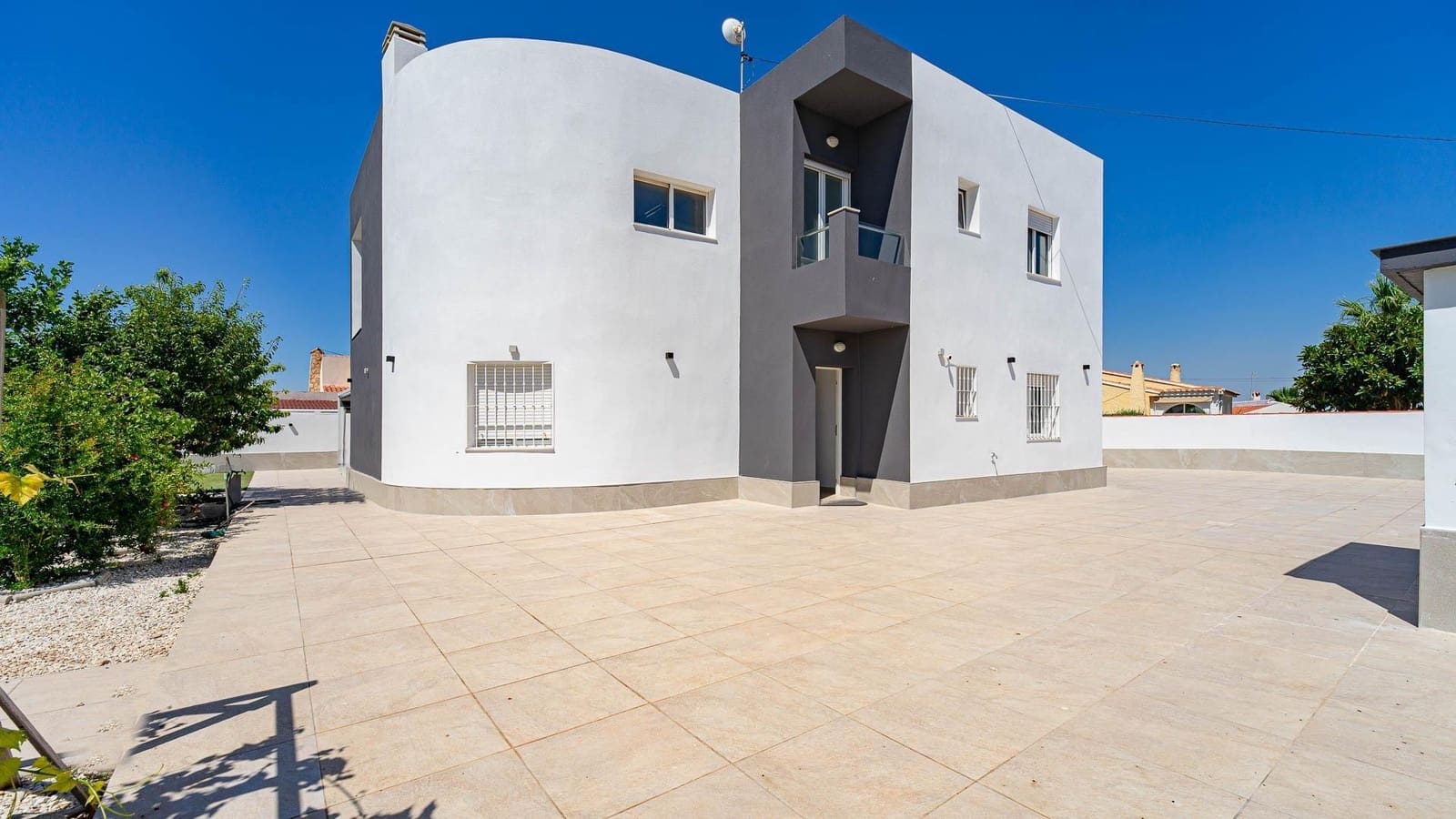 4 makuuhuone Huvila myytävänä paikassa Torrevieja mukana uima-altaan - 650 000 € (Ref: 9994414)