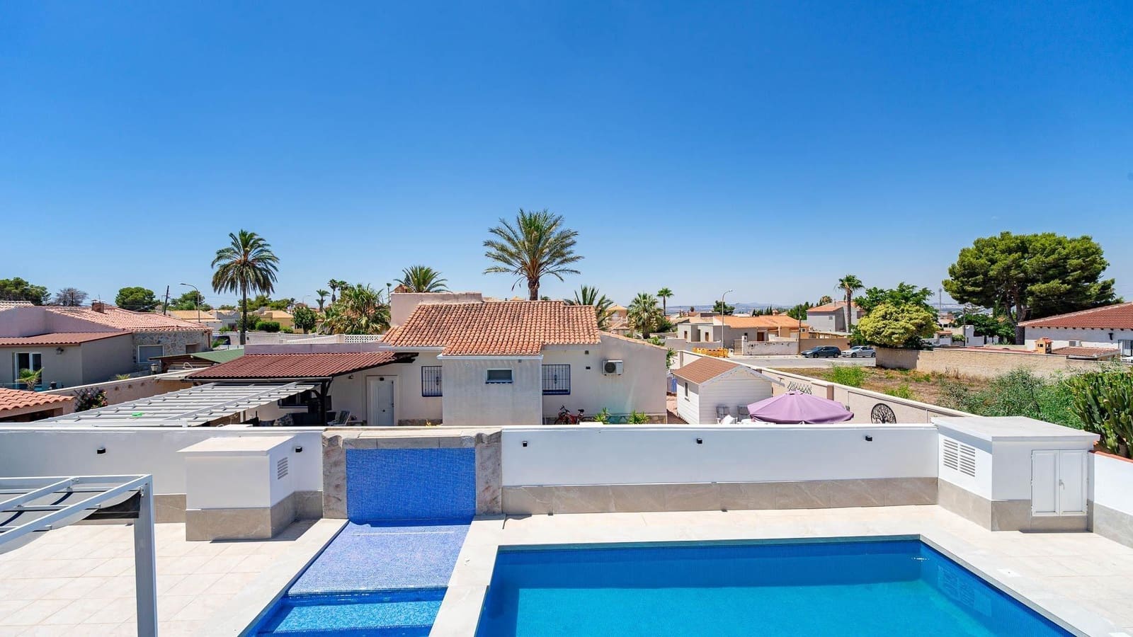 4 makuuhuone Huvila myytävänä paikassa Torrevieja mukana uima-altaan - 650 000 € (Ref: 9994414)