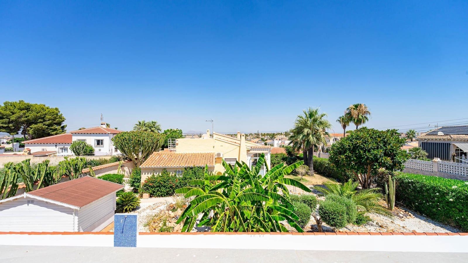 4 makuuhuone Huvila myytävänä paikassa Torrevieja mukana uima-altaan - 650 000 € (Ref: 9994414)