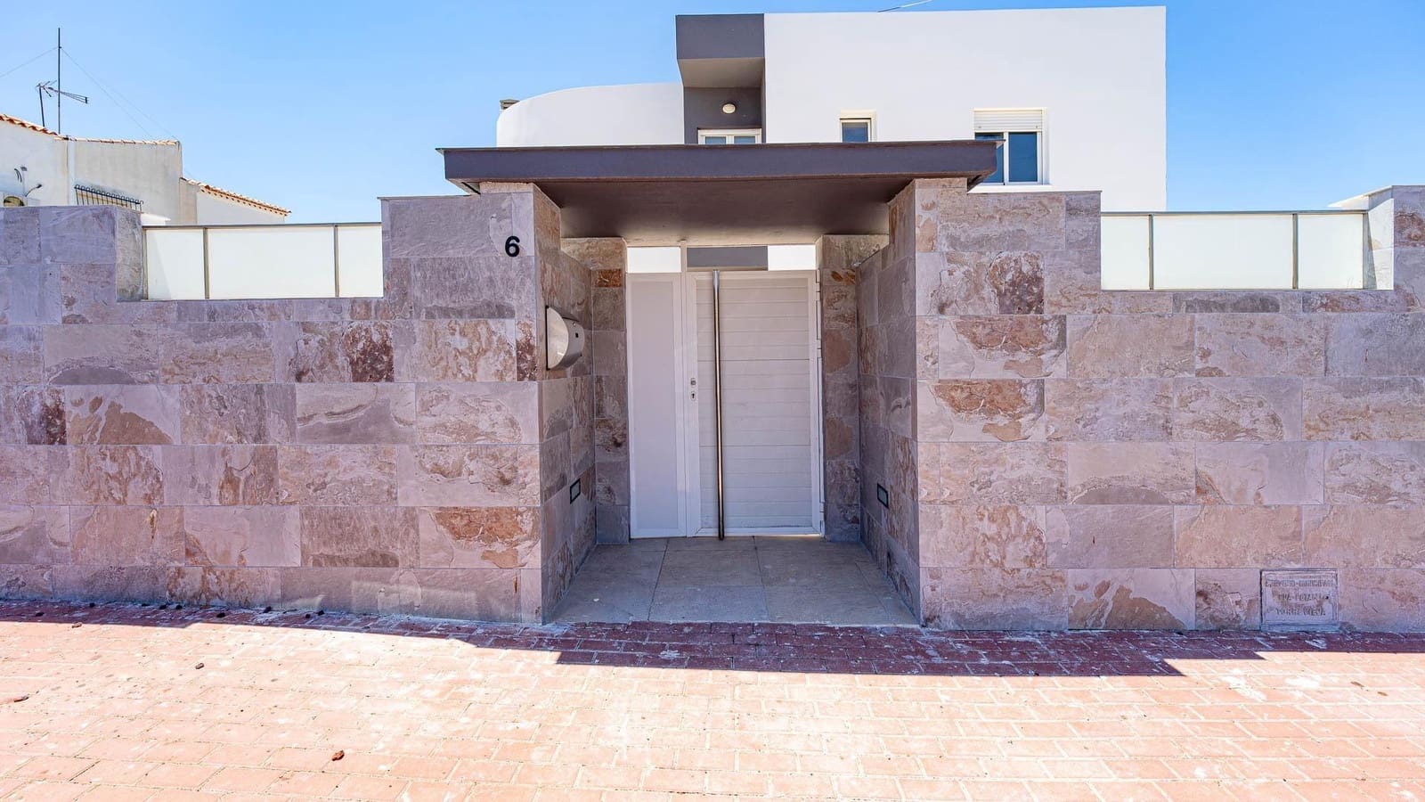 4 makuuhuone Huvila myytävänä paikassa Torrevieja mukana uima-altaan - 650 000 € (Ref: 9994414)