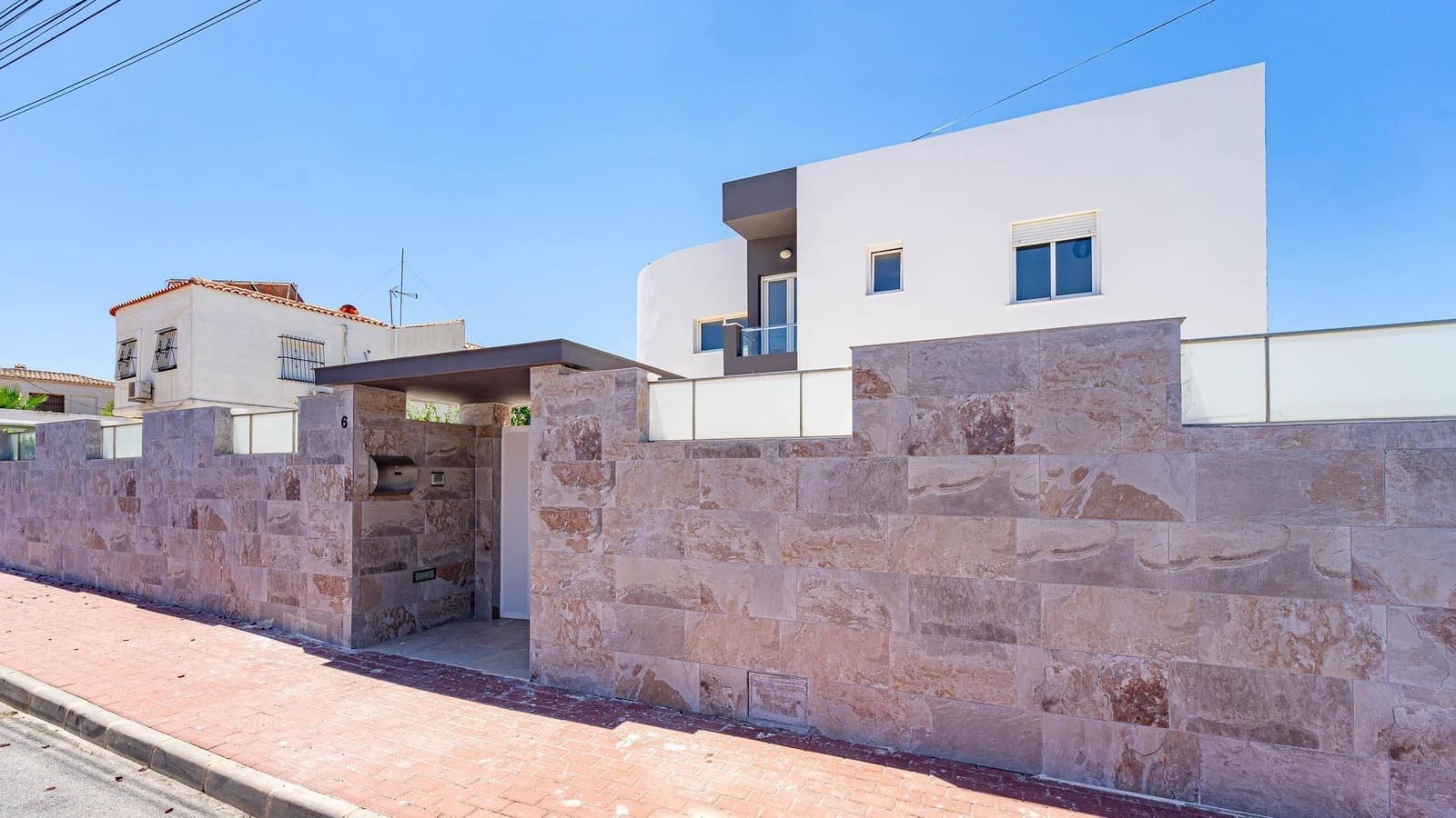 4 makuuhuone Huvila myytävänä paikassa Torrevieja mukana uima-altaan - 650 000 € (Ref: 9994414)