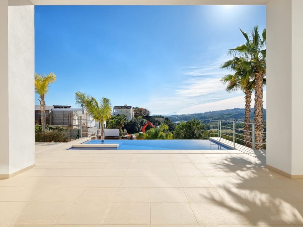 4 bedroom Villa for sale in Benahavis with pool garage - € 2,200,000 (Ref: 6639505)