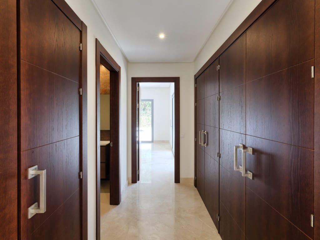 4 bedroom Villa for sale in Benahavis with pool garage - € 2,200,000 (Ref: 6639505)