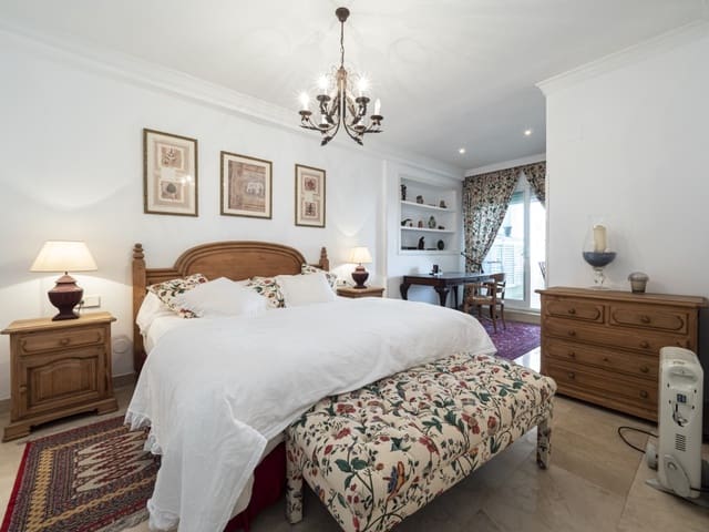 2 soveværelse Lejlighed til salg i Puerto Banus, Marbella med swimmingpool - € 1.575.000 (Ref: 6923937)