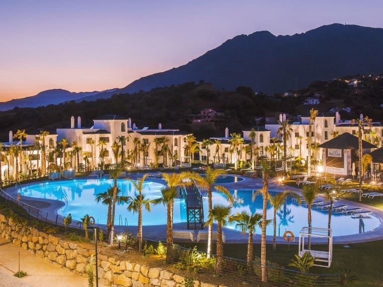 4 bedroom Apartment for sale in Estepona with pool - € 907,535 (Ref: 7292617)