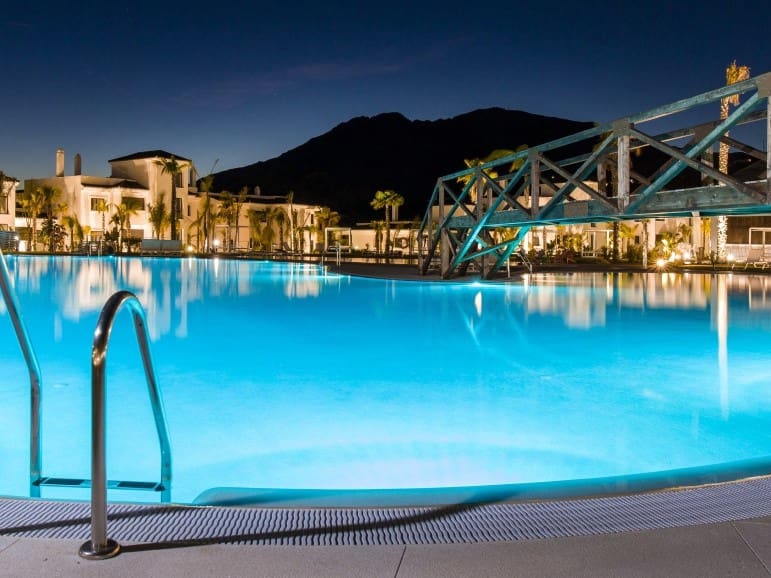 4 bedroom Apartment for sale in Estepona with pool - € 907,535 (Ref: 7292617)