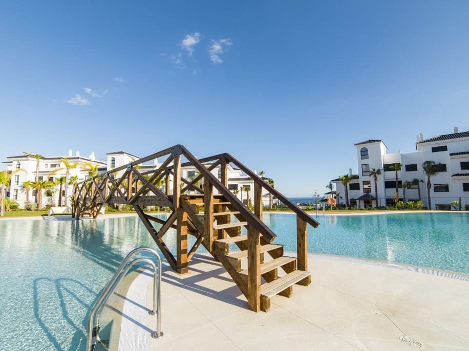 4 bedroom Apartment for sale in Estepona with pool - € 907,535 (Ref: 7292617)