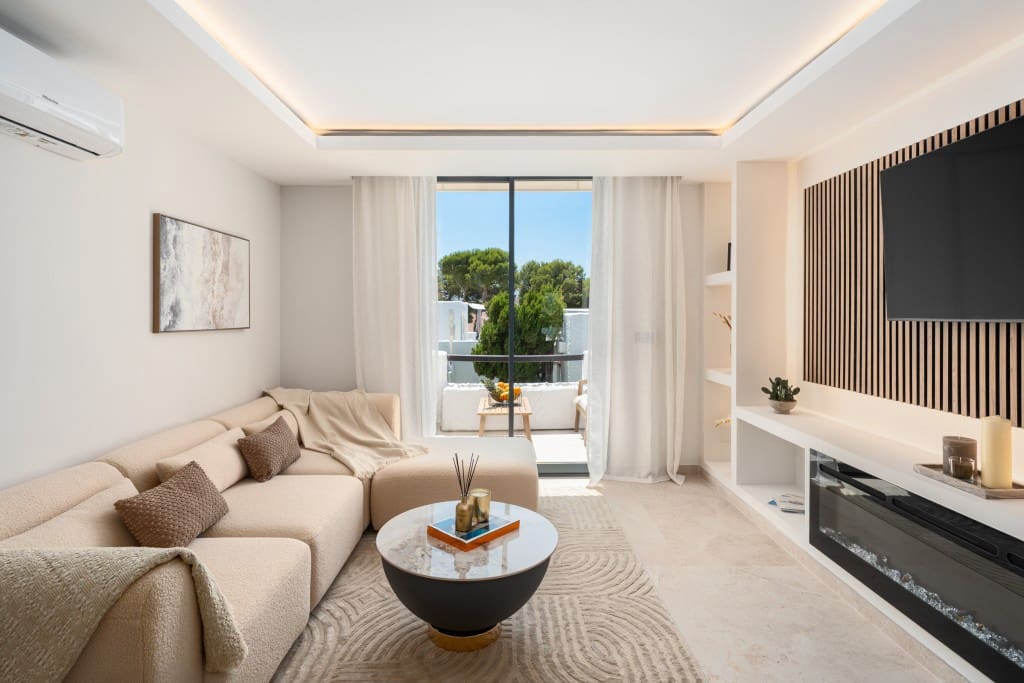 3 bedroom Penthouse for sale in Nueva Andalucia with pool - € 950,000 (Ref: 9368033)