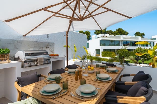 3 bedroom Penthouse for sale in Nueva Andalucia, Marbella with pool - € 950,000 (Ref: 9368033)