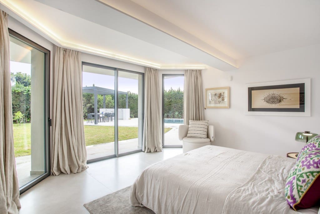 5 bedroom Villa for sale in Golden Mile with pool - € 4,490,000 (Ref: 9368034)