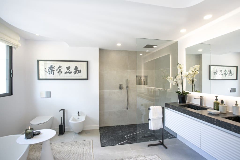 5 bedroom Villa for sale in Golden Mile with pool - € 4,490,000 (Ref: 9368034)