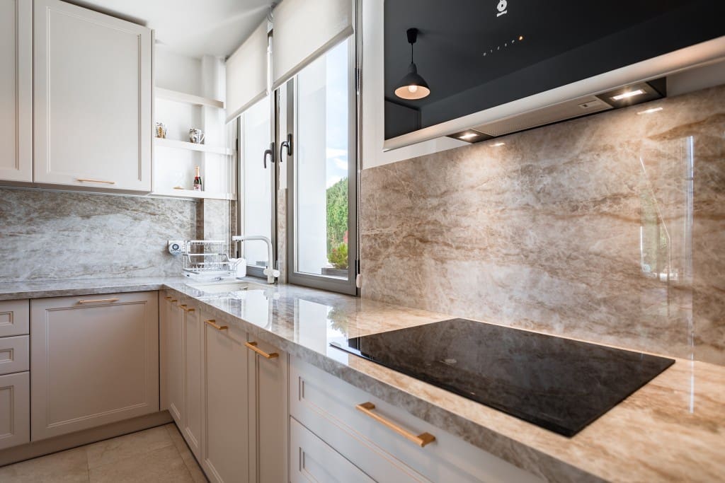 4 sypialnia Dom na sprzedaż w Benahavis z basenem garażem - 895 000 € (Ref: 9368043)