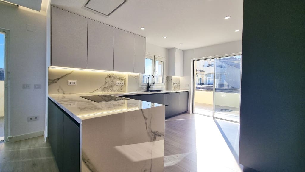 3 chambre Penthouse à vendre à Sotogrande avec piscine - 695 000 € (Ref: 9368044)