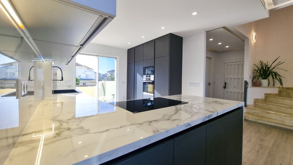 3 chambre Penthouse à vendre à Sotogrande avec piscine - 695 000 € (Ref: 9368044)