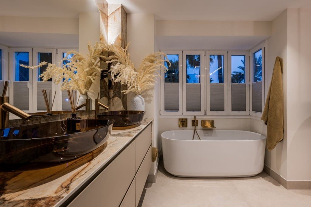 3 bedroom Apartment for sale in Marbella with pool garage - € 2,450,000 (Ref: 9368050)