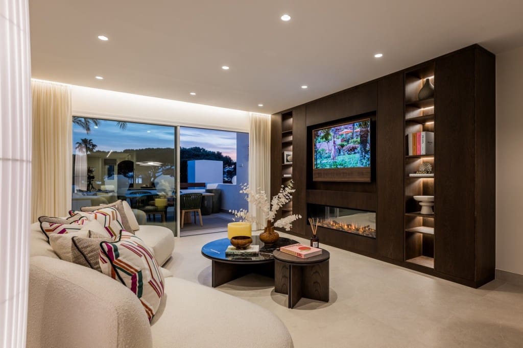 3 bedroom Apartment for sale in Marbella with pool garage - € 2,450,000 (Ref: 9368050)