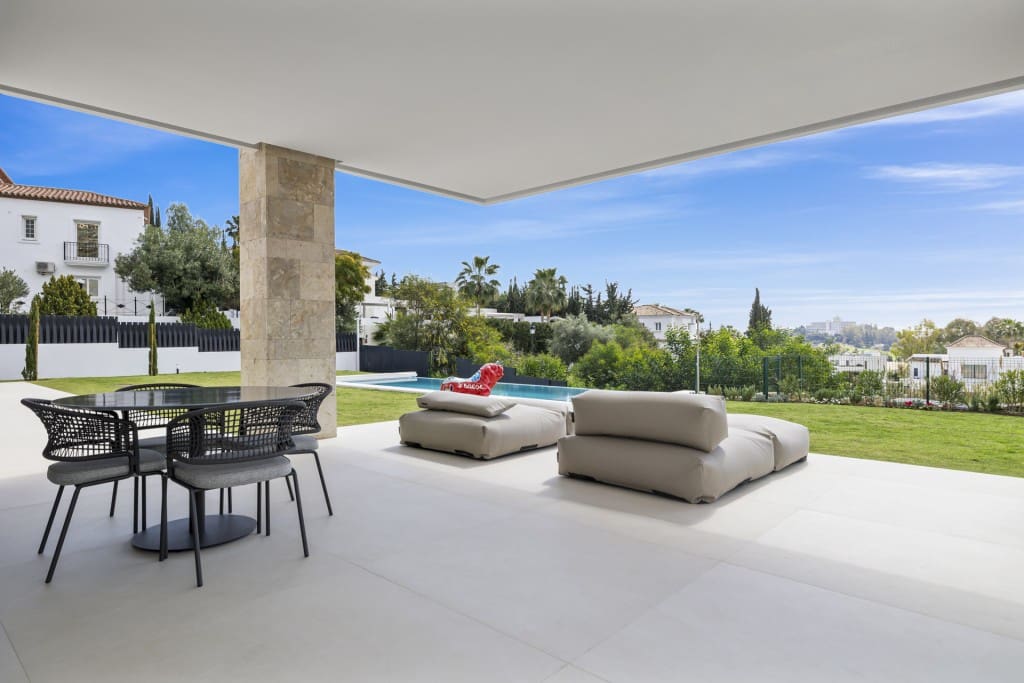 4 bedroom Villa for sale in Benahavis with pool garage - € 3,485,000 (Ref: 9368056)