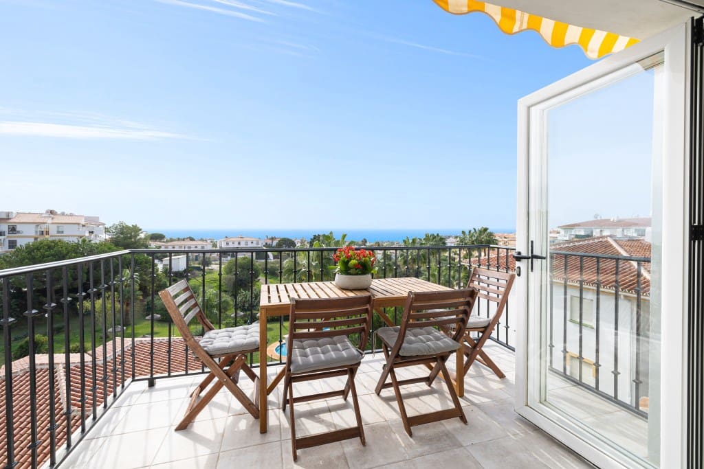 3 bedroom Penthouse for sale in Mijas Costa with pool - € 375,000 (Ref: 9368064)