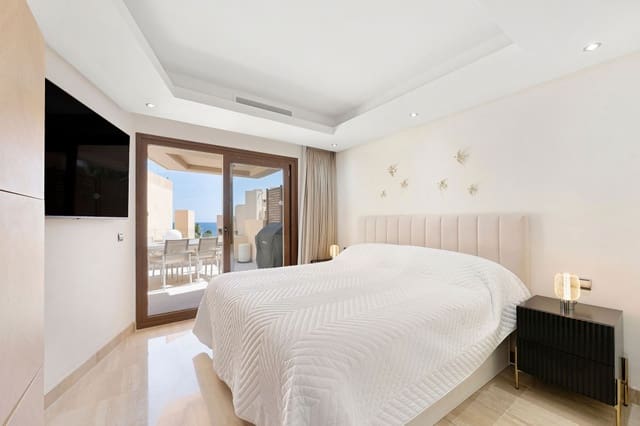 4 chambre Penthouse à vendre à Estepona avec piscine - 1 195 000 € (Ref: 9368073)