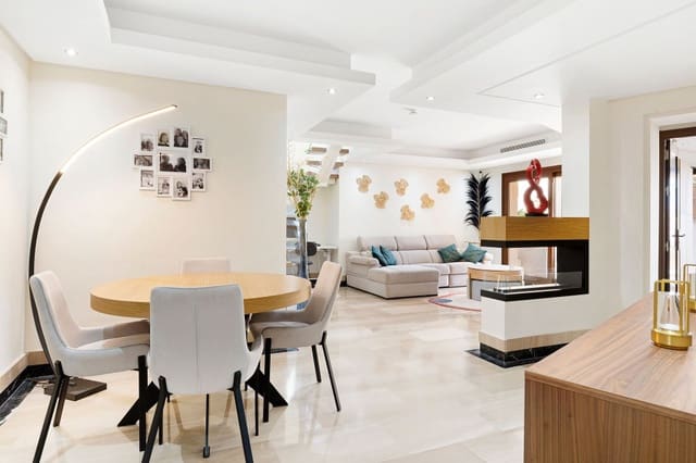 4 chambre Penthouse à vendre à Estepona avec piscine - 1 195 000 € (Ref: 9368073)