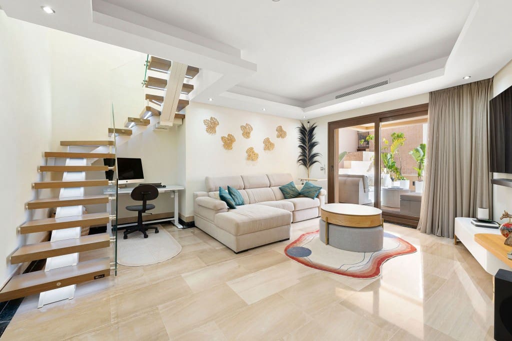 4 sovrum Takvåning till salu i Estepona med pool - 1 195 000 € (Ref: 9368073)