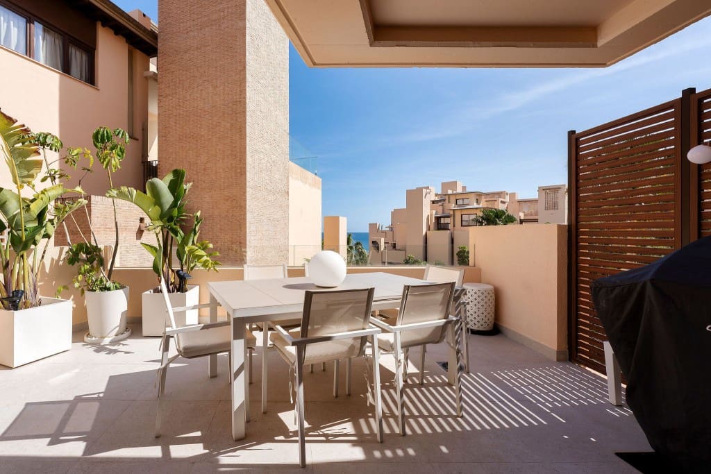 4 sovrum Takvåning till salu i Estepona med pool - 1 195 000 € (Ref: 9368073)