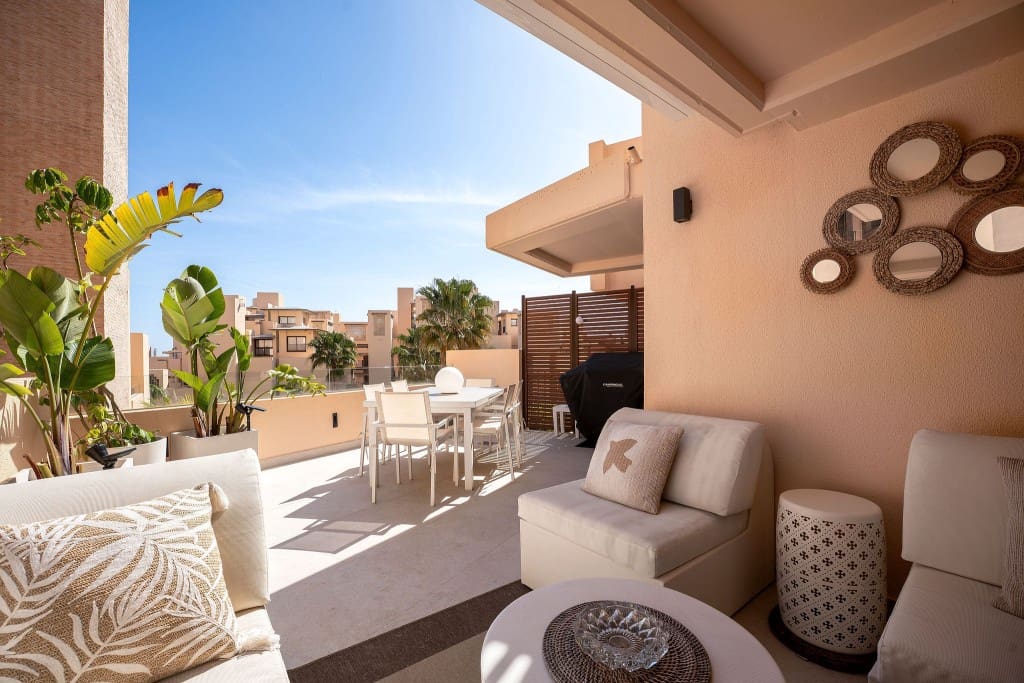 4 sovrum Takvåning till salu i Estepona med pool - 1 195 000 € (Ref: 9368073)