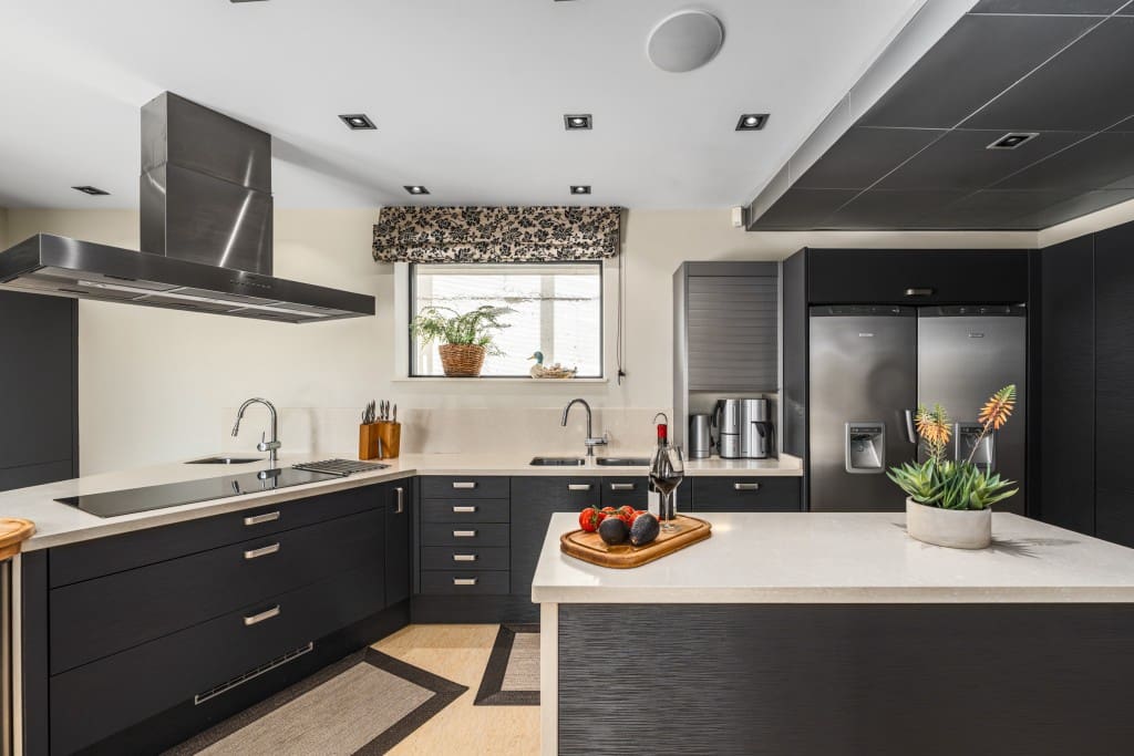 4 bedroom Apartment for sale in Nueva Andalucia with pool - € 2,295,000 (Ref: 9368075)