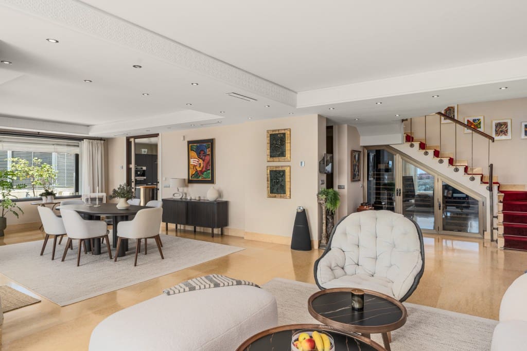 4 bedroom Apartment for sale in Nueva Andalucia with pool - € 2,295,000 (Ref: 9368075)